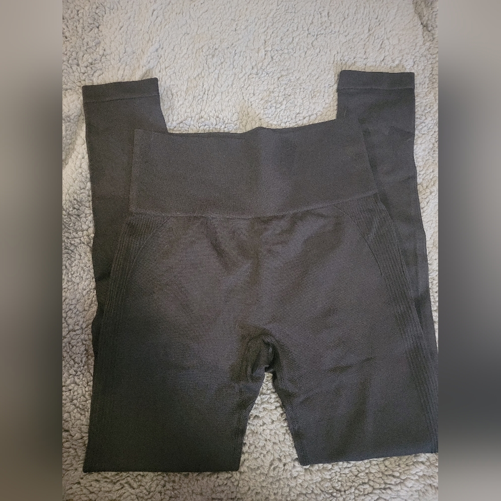 SEAMLESS Shein Scrunch Butt Wideband Waist Leggings Small!